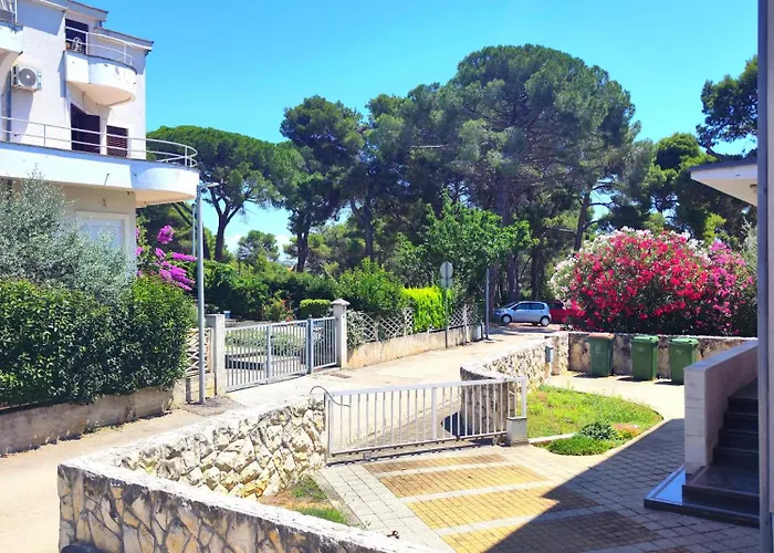 Karmela Apartment - Private Parking