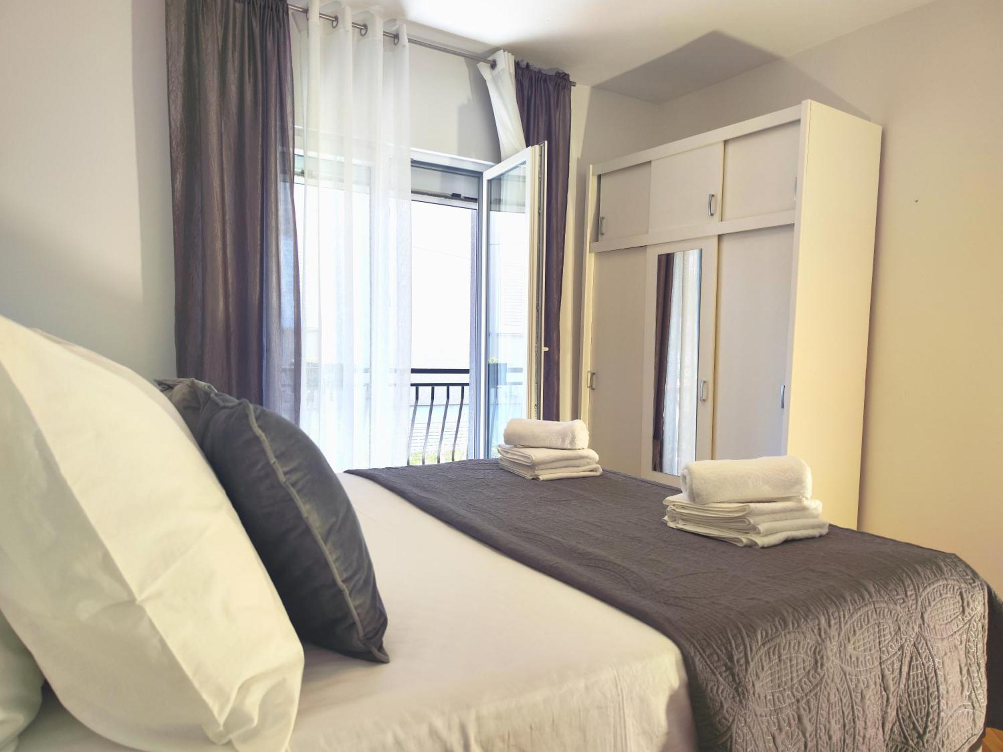 Karmela - Private Parking Apartment